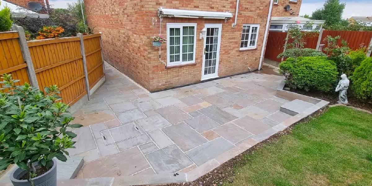 Landscapers, pavers & brickworkers in Chelmsford and Essex. Landscapers, pavers & brickworkers in Chelmsford and Essex.
